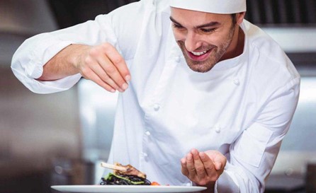 Küchenchef beim Unterrichten